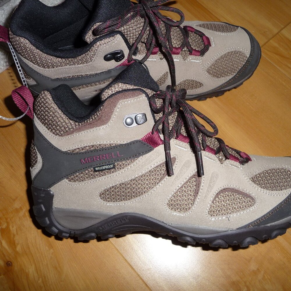 MERREL WOMENS YOKOTA 2 MID RISE WATERPROOF HGIKING BOOTIES BROWN/VINE 10 NEW